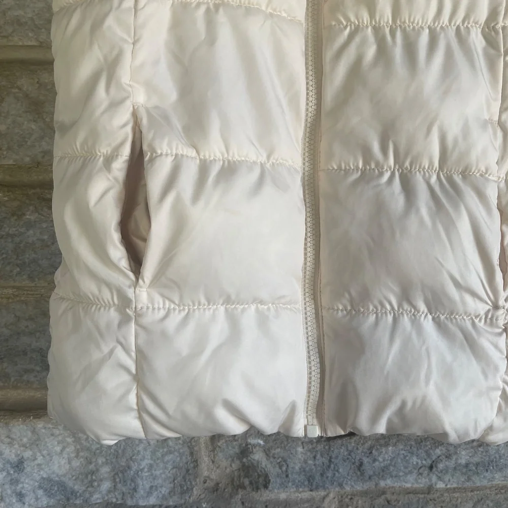 Old Navy Girls Frost Free Puffer‎ Vest Size M/8 Color Cream